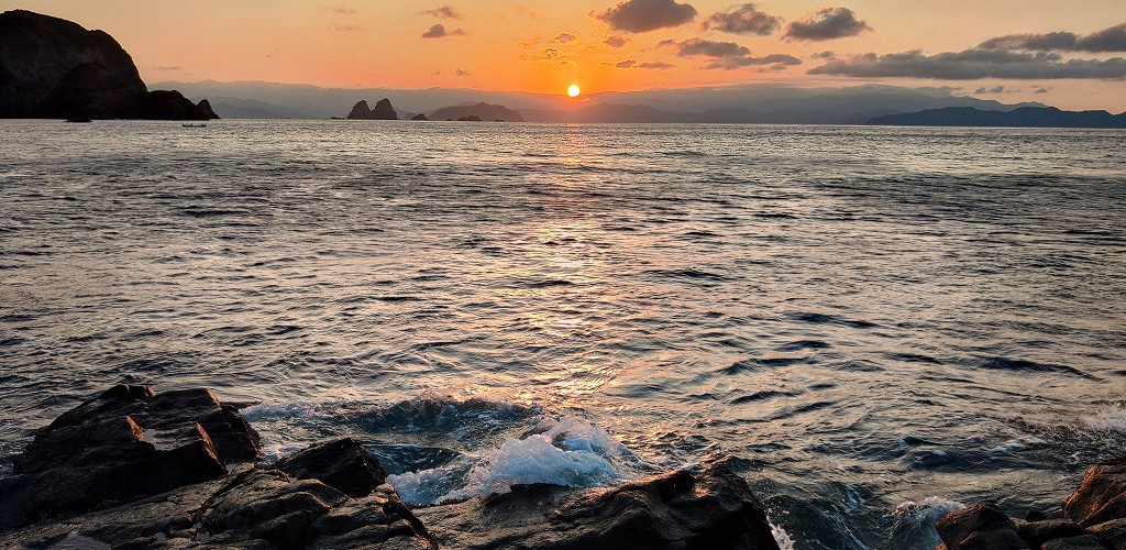 sunrise rockshore